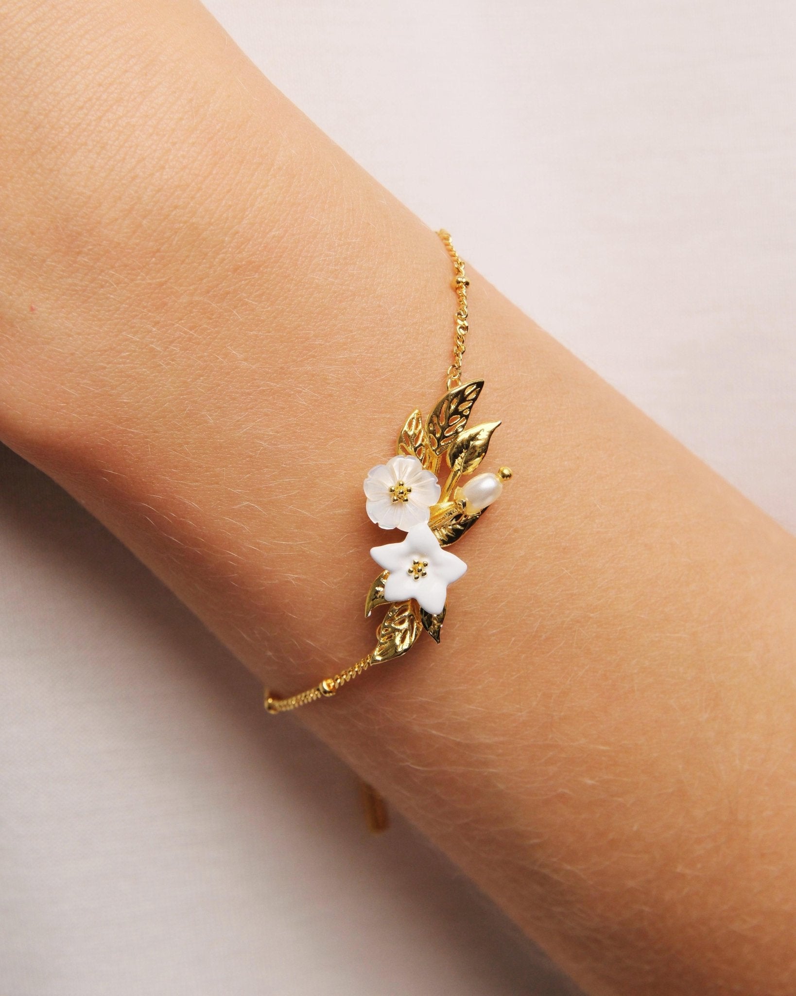 White Jasmine And Crystal Pearl Bead Fine Bracelet | AUME2041 - Les Nereides