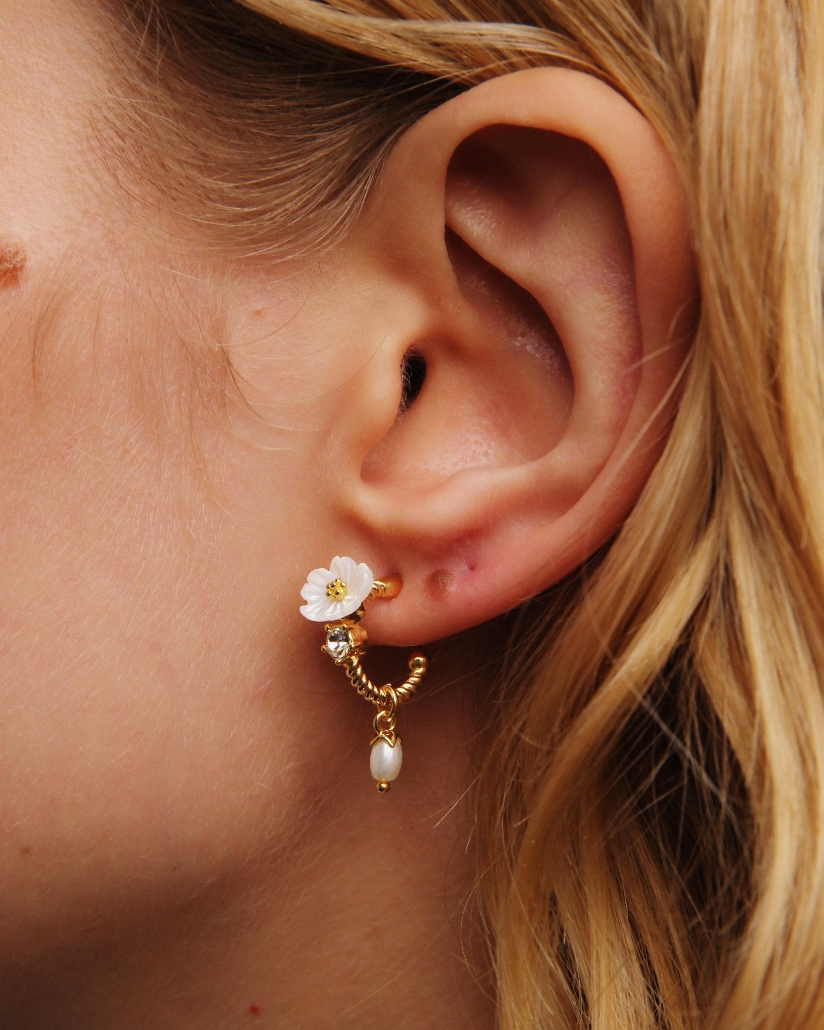 White Jasmine, Faceted Crystal And Crystal Pearl Bead Post Dangle Earrings | AUME1121 - Les Nereides