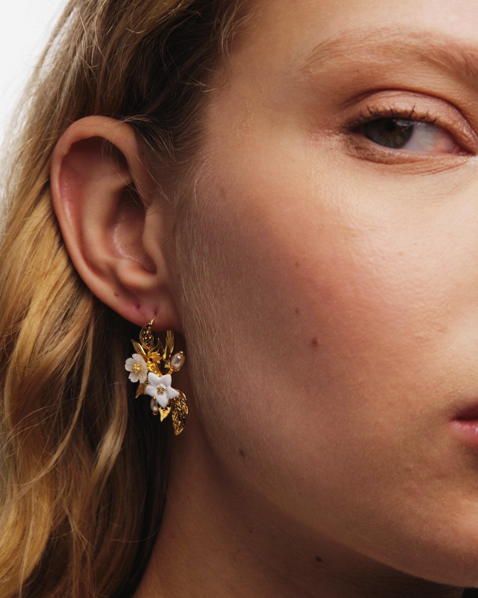 White Jasmine Leaf Earrings | AUME1101 - Les Nereides
