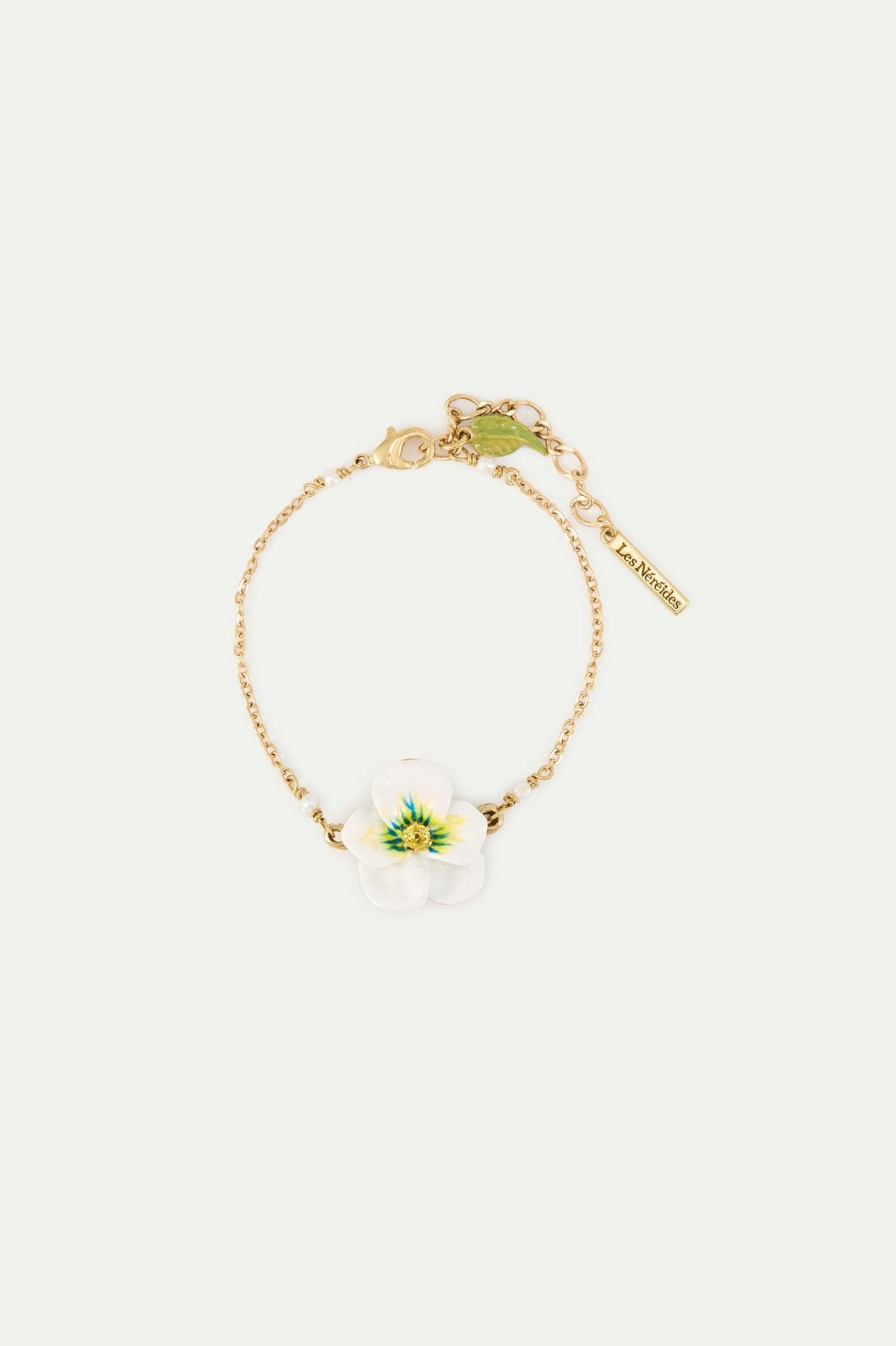White Pansy And Cut Crystal Bracelet | AXMP2041 - Les Nereides