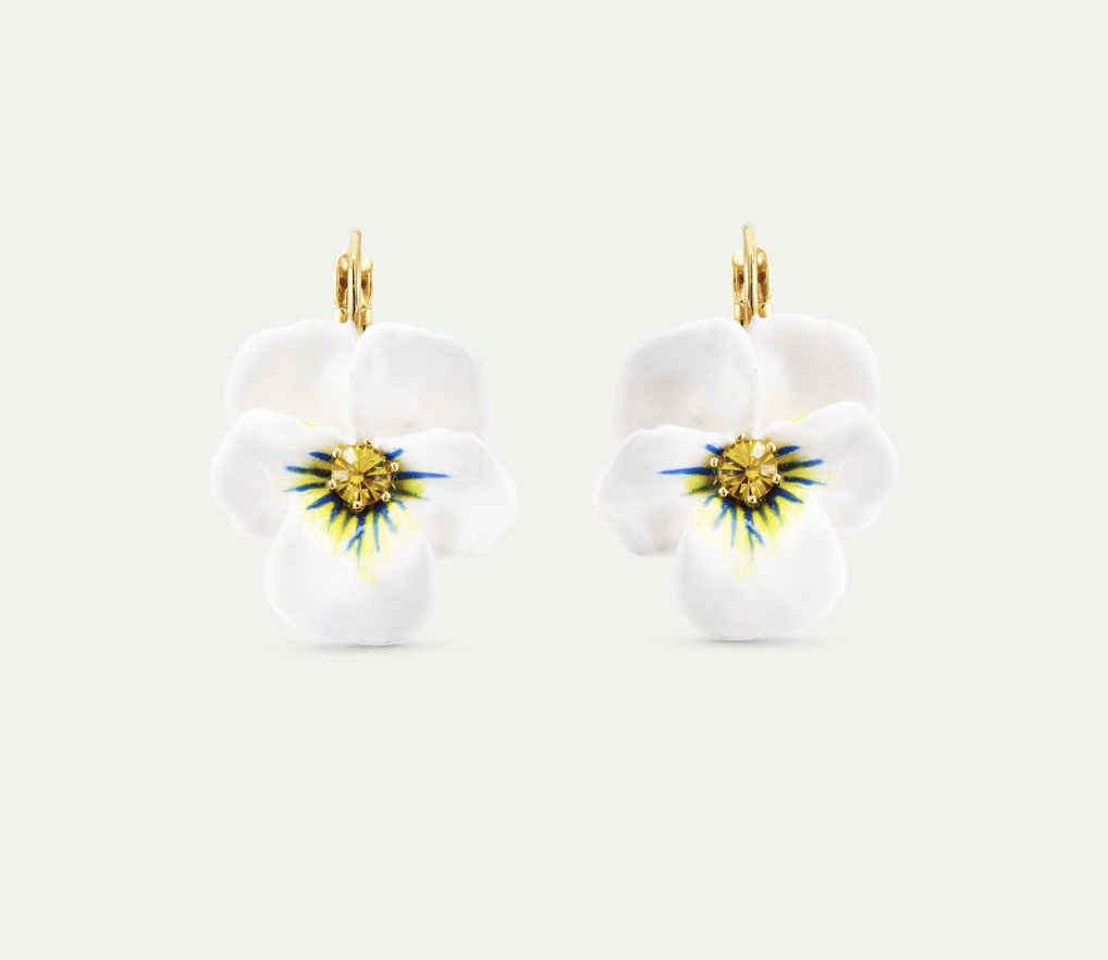 White Pansy And Cut Crystal Earrings | AXMP1031 - Les Nereides