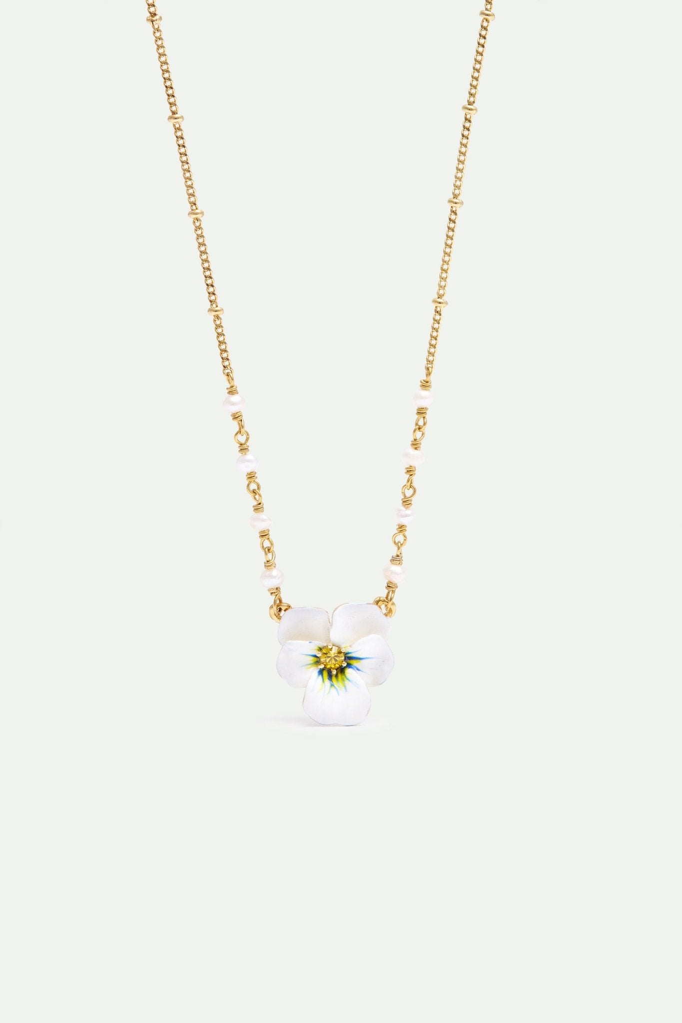 White Pansy And Cut Crystal Necklace | AXMP3081 - Les Nereides