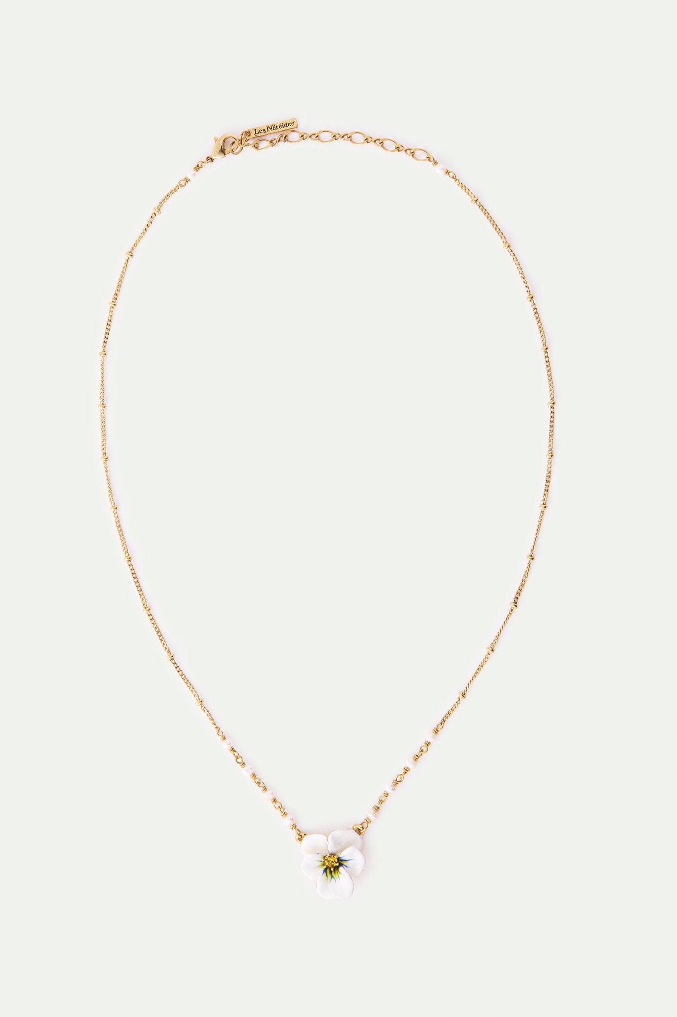 White Pansy And Cut Crystal Necklace | AXMP3081 - Les Nereides