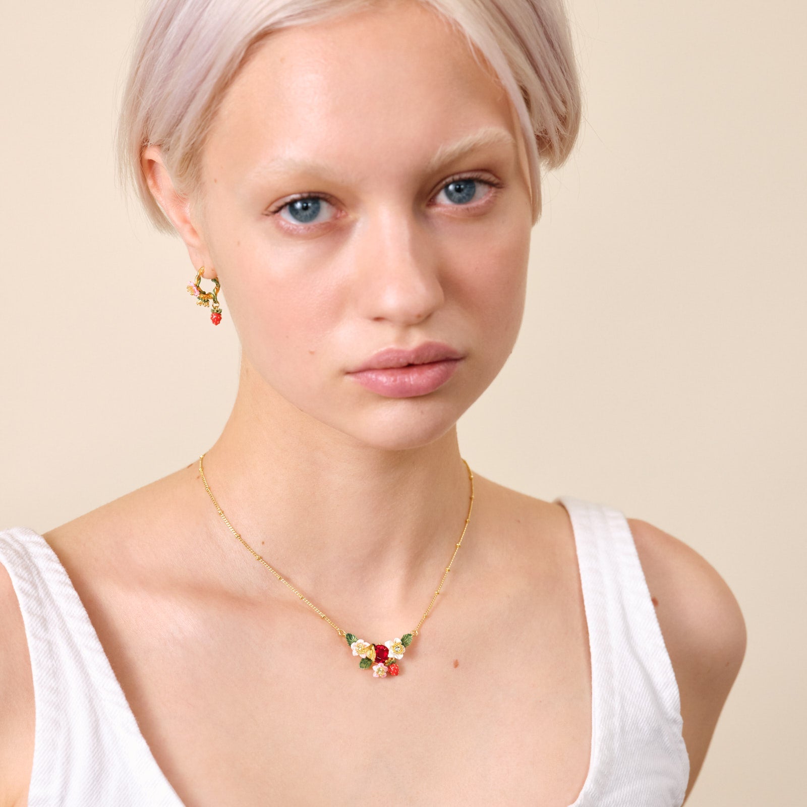 Wild Strawberry, Strawberry Flower And Bumblebee Statement Necklace | ATBG3021 - Les Nereides