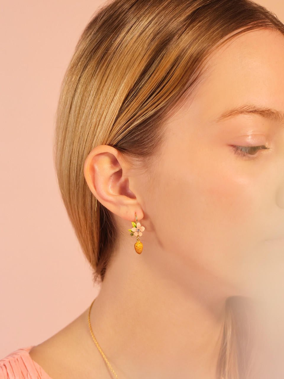 Almond And Flower Sleeper Earrings | APVE1071 - Les Nereides