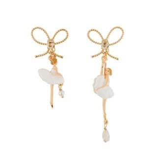 Asymmetric Pas de Deux With Knot White Earrings | AEDD108T/1 - Les Nereides