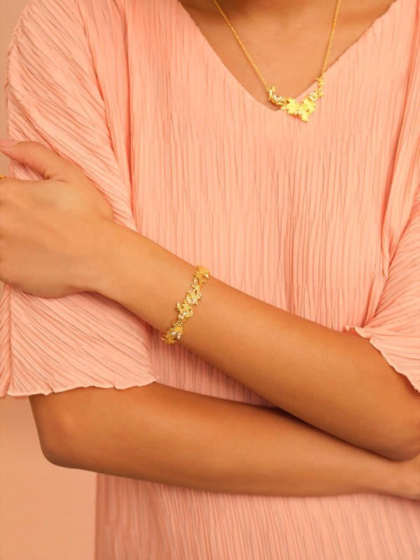 Bee And Honeycomb Bangle Bracelet | APNF2061 - Les Nereides