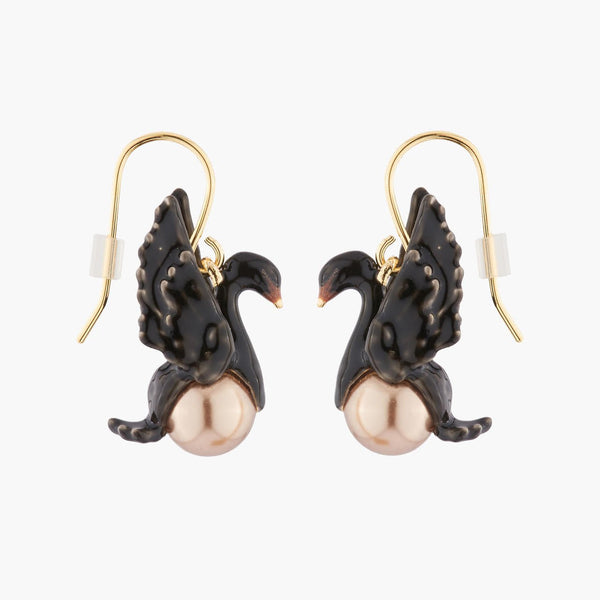 Black Swan And Baroque Pearl Dangling Earrings | AKCY1012 - Les Nereides