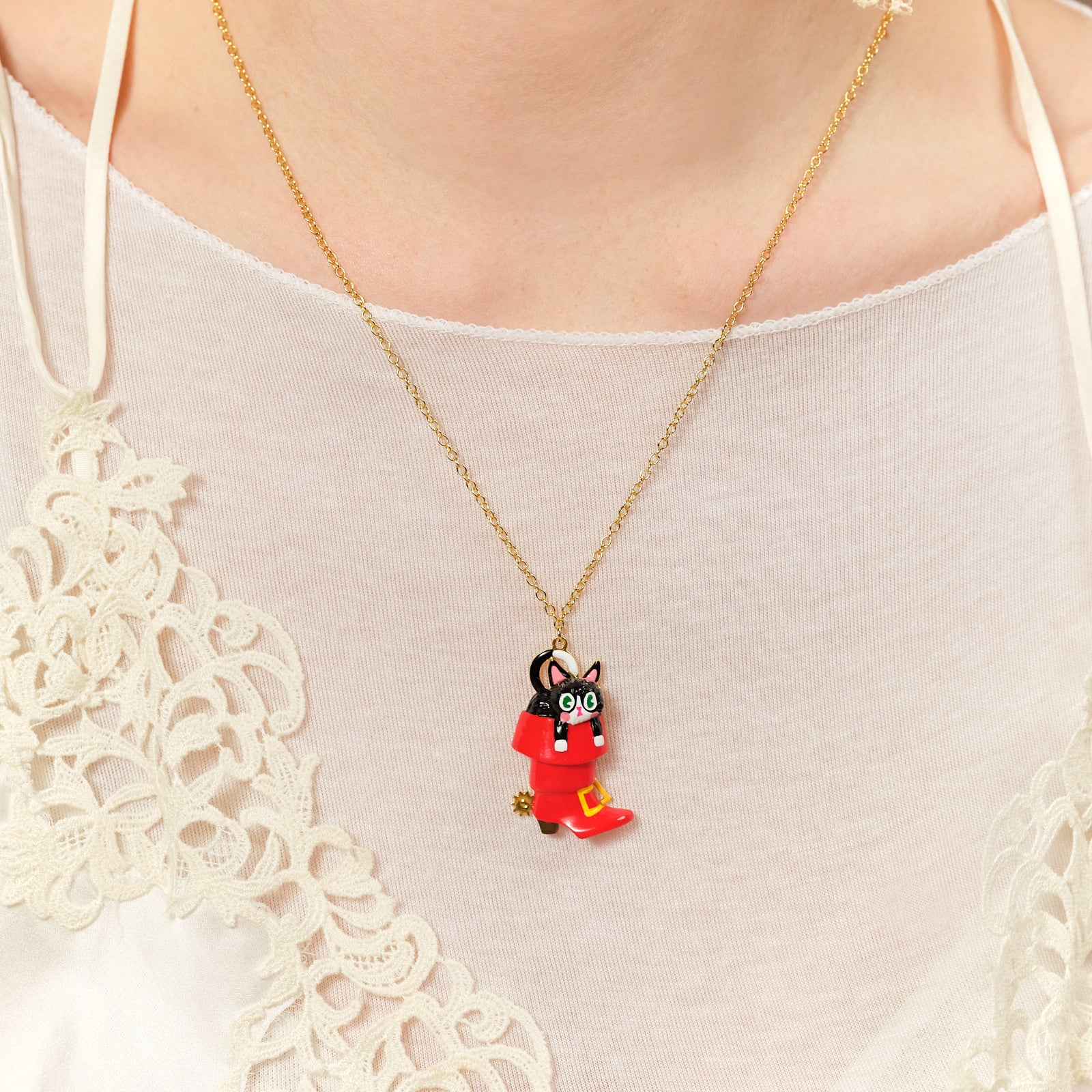 Charming Cat In A Red Boot Pendant Necklace | ASCC3011 - Les Nereides