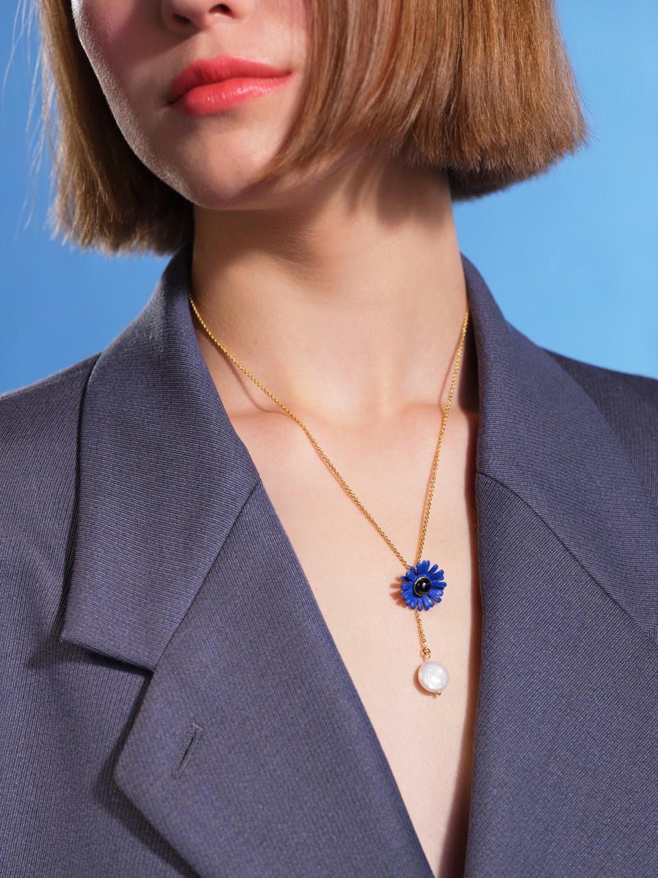 Cobalt blue gerbera pendant necklace | AQHC3031 - Les Nereides