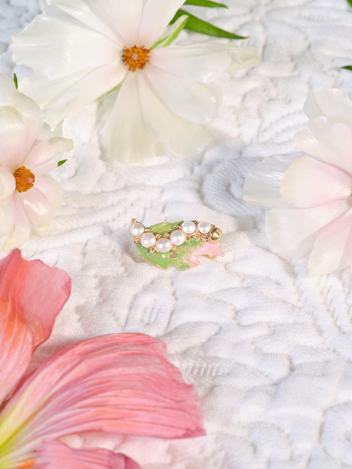 Cultured pearl and rosebush leaf brooch | ASRF5021 - Les Nereides