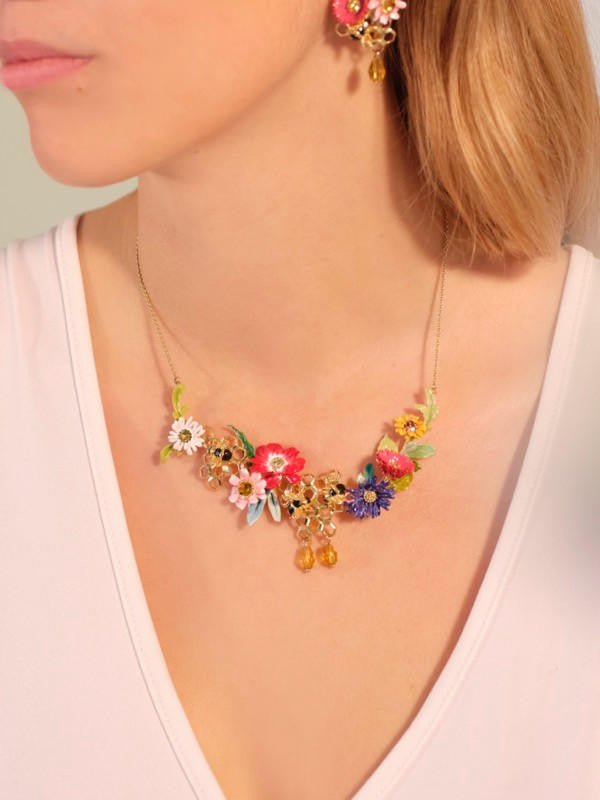 Flowers And Bees On Honeycomb Statement Necklace | APPM3021 - Les Nereides