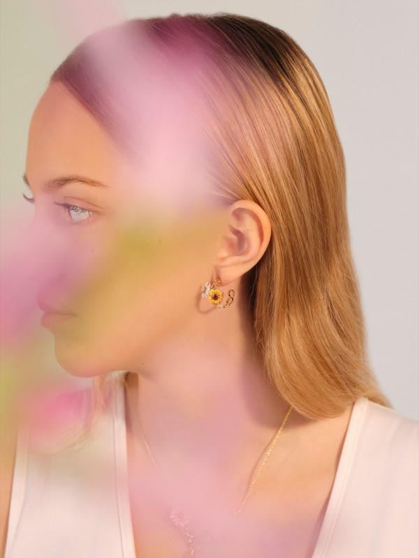 Flowers And Honeycomb Post Hoop Earrings | APPM1041 - Les Nereides