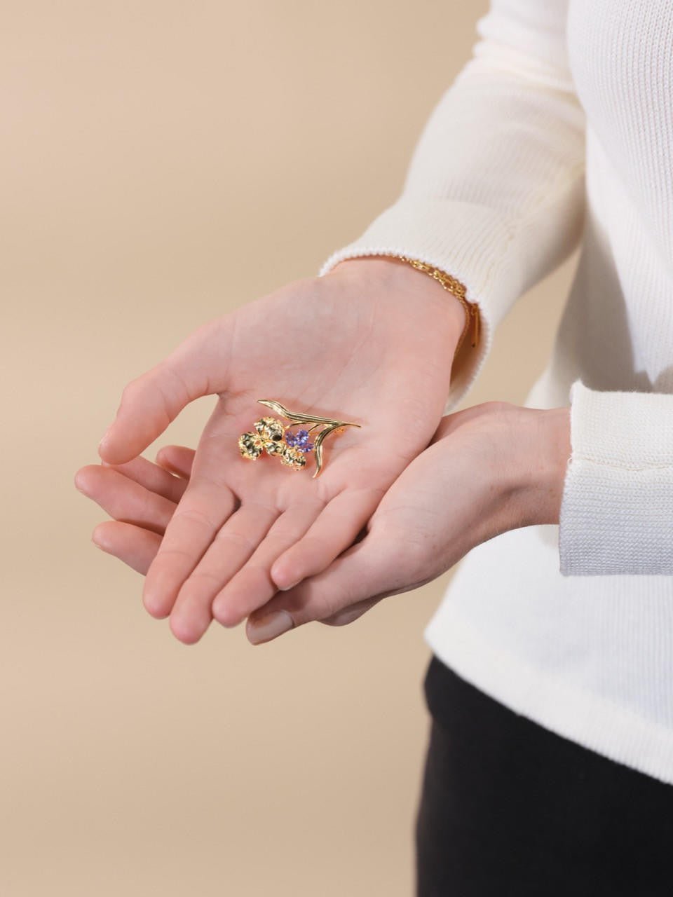 Gold Iris And Blue Crystal Brooch | ARNF5011 - Les Nereides