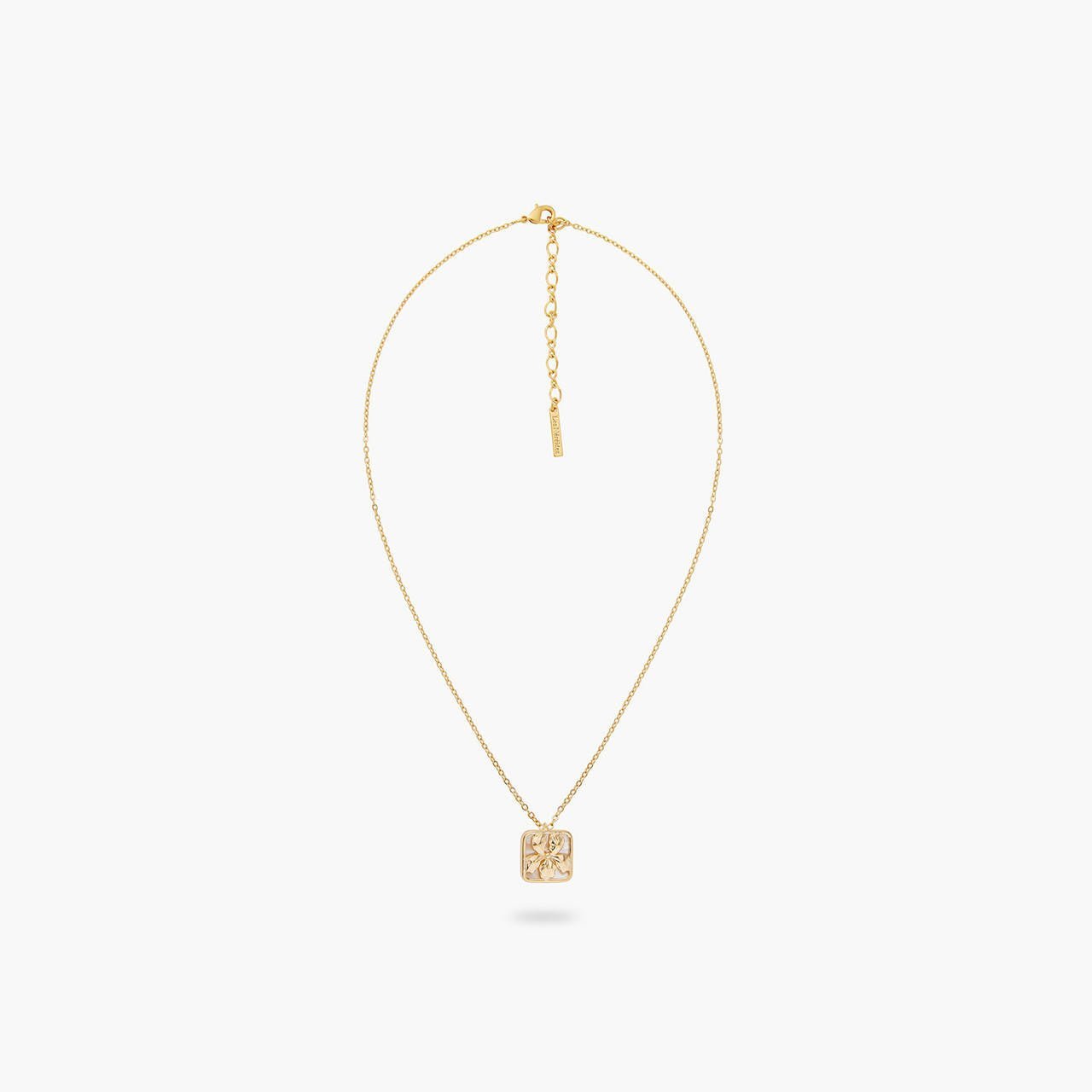Iris On Mother Of Pearl Plate Pendant Necklace | ARNF3041 - Les Nereides
