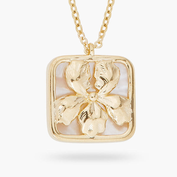 Iris On Mother Of Pearl Plate Pendant Necklace | ARNF3041 - Les Nereides