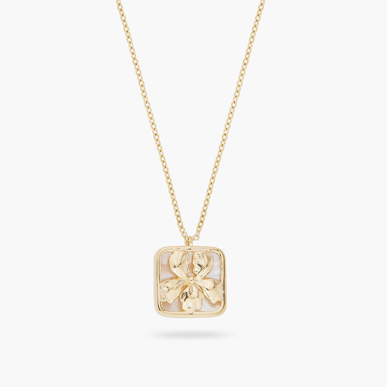 Iris On Mother Of Pearl Plate Pendant Necklace | ARNF3041 - Les Nereides