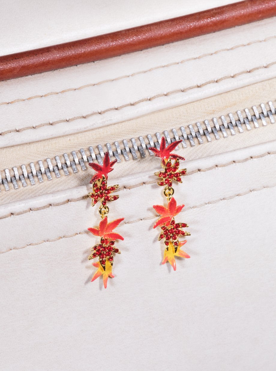 Maple Leaf Dangling Earrings | ASPL1041 - Les Nereides