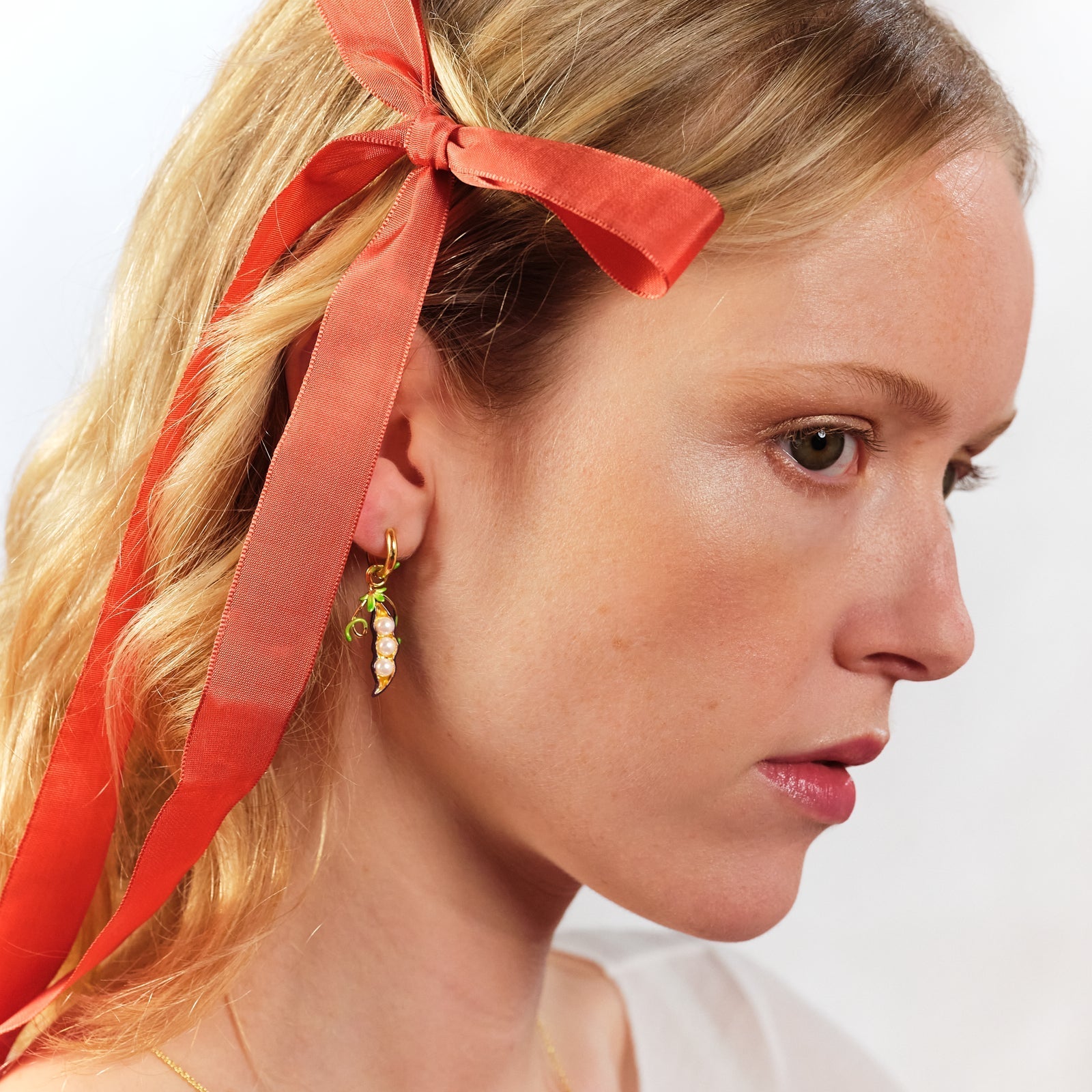 Peas And Mother - Of - Pearl Hoop Earrings | ASPO1051 - Les Nereides