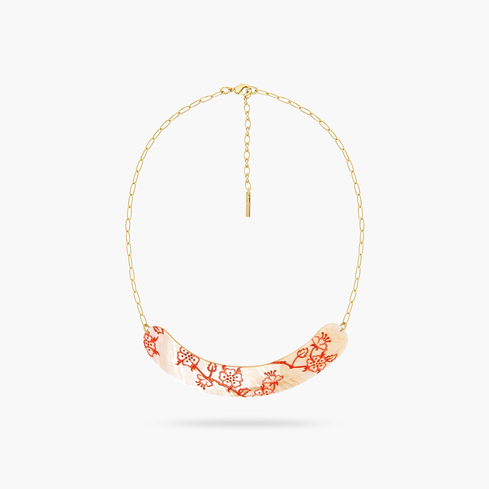 Red rosebush stamp on mother of pearl statement necklace | ASEN3091 - Les Nereides
