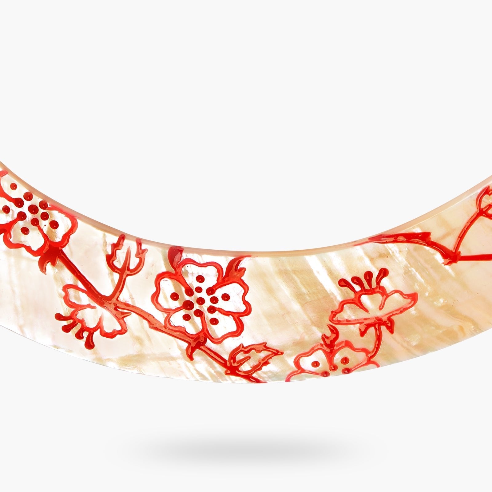 Red rosebush stamp on mother of pearl statement necklace | ASEN3091 - Les Nereides