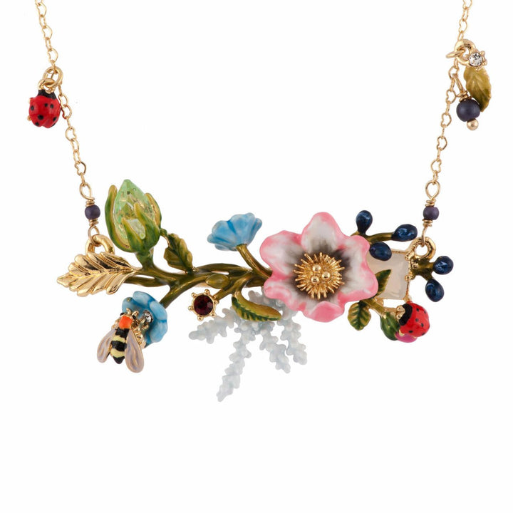Rose D'Orient Pale Pink Flower With Berries, Gypsophila & Bee Necklace | AFOR3061 - Les Nereides