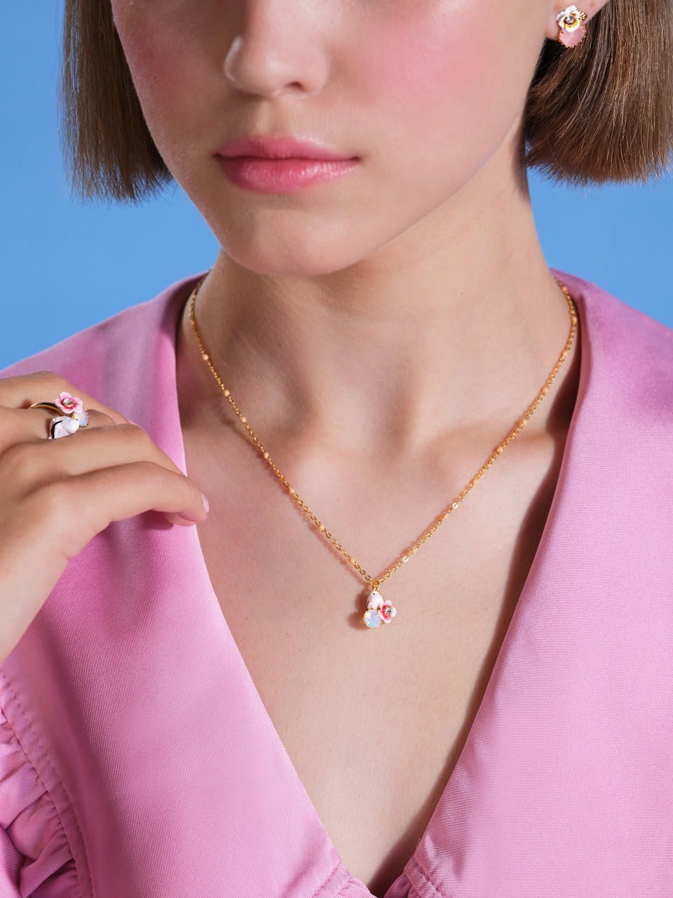 Rose hip and long - tailed titmouse necklace | AQLA3031 - Les Nereides