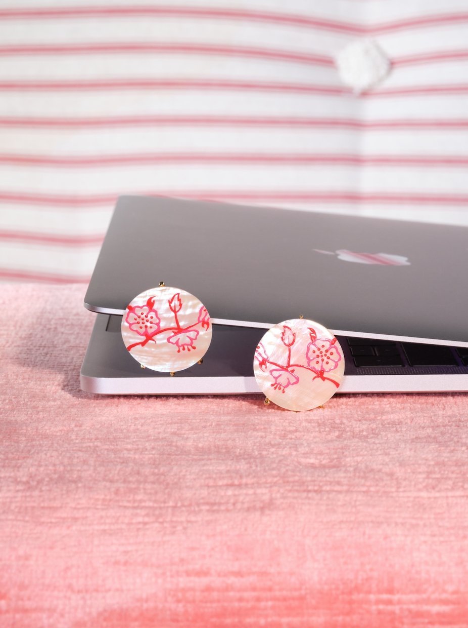 Rosebush red stamp on mother of pearl earrings | ASEN1111 - Les Nereides