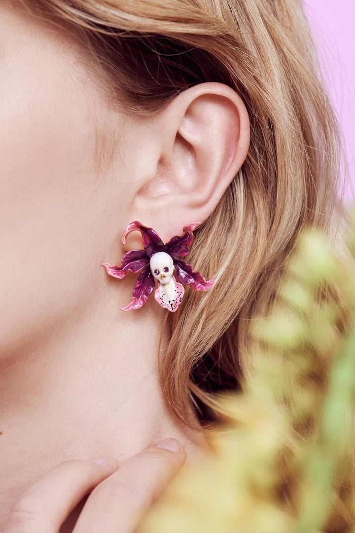 Skull And Crossbones And Cattleya Orchid Earrings | AOOC1111 - Les Nereides