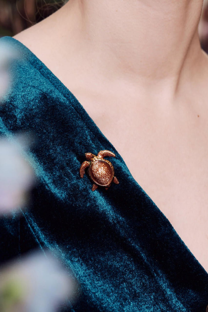 Speckled Shell Turtle Brooch | AOGL5031 - Les Nereides