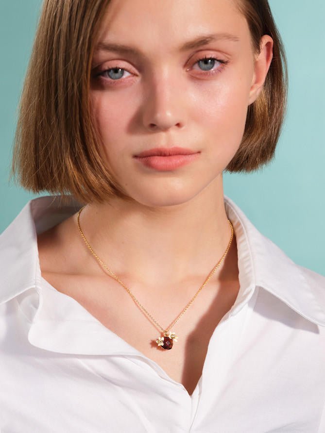 Vanilla Flowers And Faceted Crystal Pendant Necklace | AQNC3021 - Les Nereides