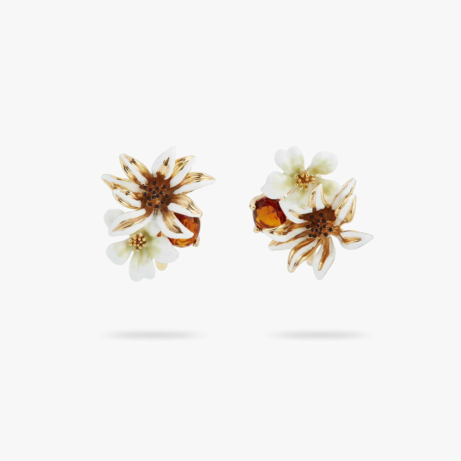 White And Gold Flowers And Faceted crystal Earrings | ASTM1071 - Les Nereides