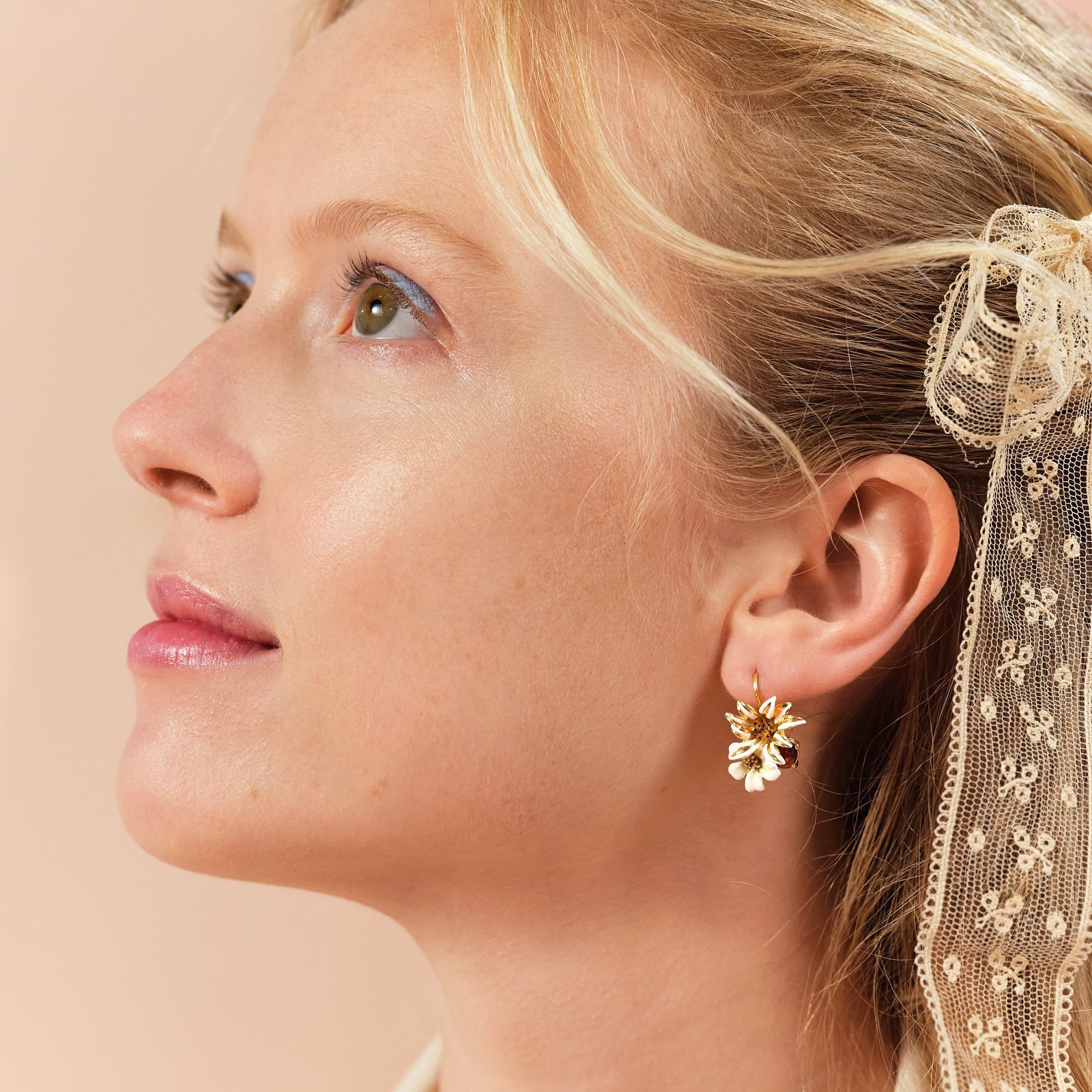 White And Gold Flowers And Faceted crystal Earrings | ASTM1071 - Les Nereides
