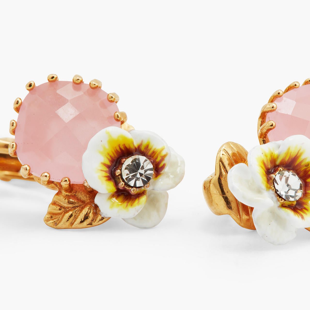 White pansy and crystal earrings | AQLA1011 - Les Nereides