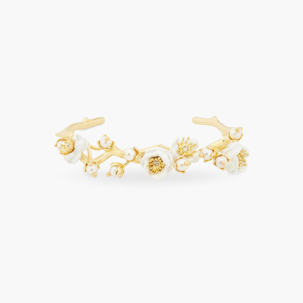 White Rose Branch And Pearls Bangle Bracelet | ASET2031 - Les Nereides