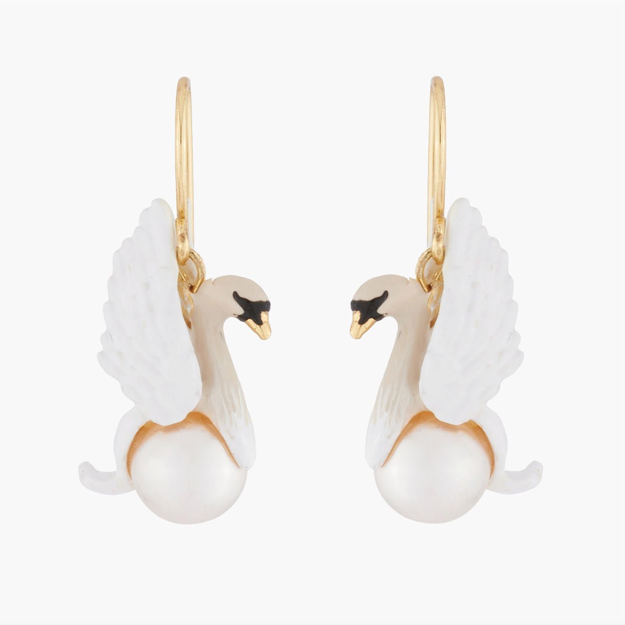 White Swan And Baroque Pearl Dangling Earrings | AKCY1011 - Les Nereides