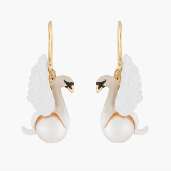 White Swan And Baroque Pearl Dangling Earrings | AKCY1011 - Les Nereides