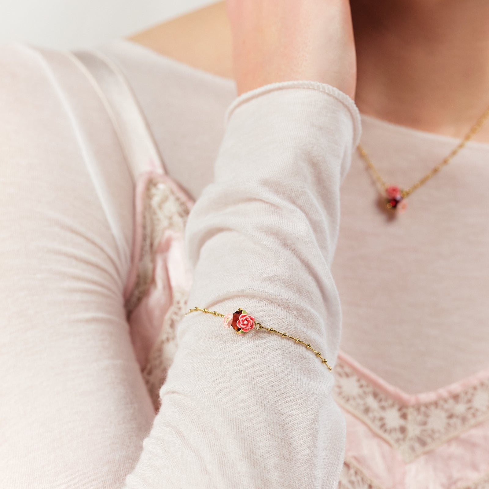 Wild rose and red garnet stone thin bracelet | ASRF2021 - Les Nereides