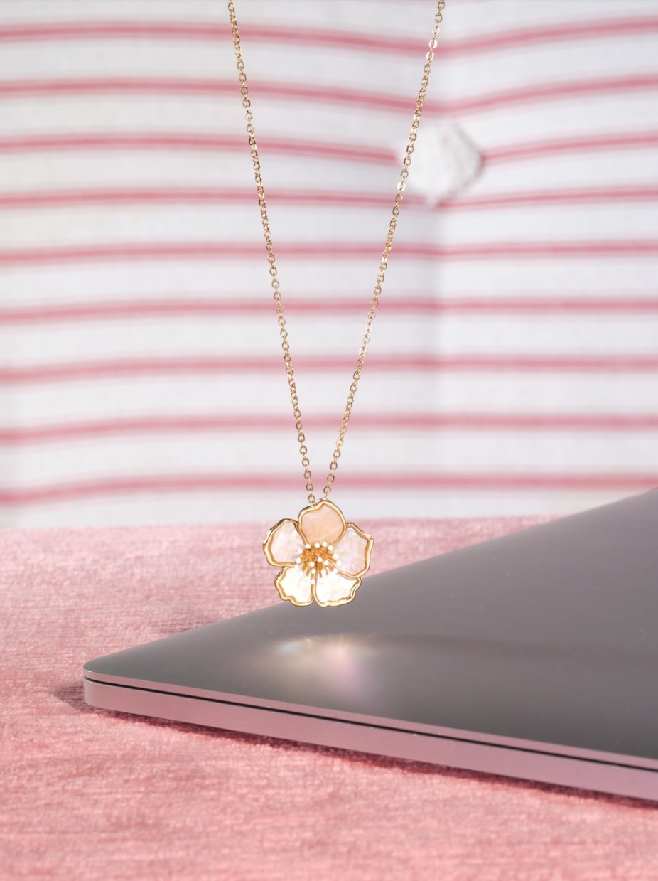 Wild rose mother of pearl pendant necklace | ASEN3101 - Les Nereides